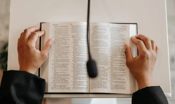 Liberdade religiosa em risco com o monitoramento de cultos e missas