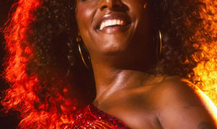 Liniker no Rio de Janeiro apresenta a aclamada turnê BYE BYE CAJU