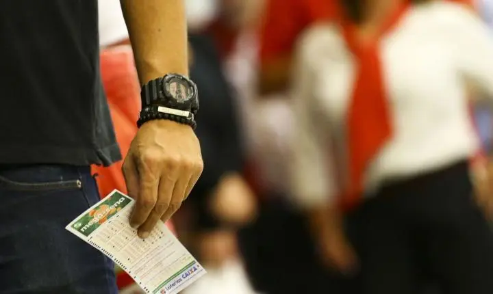 Mega-Sena acumula e prêmio vai a R$ 48 milhões; veja as dezenas
