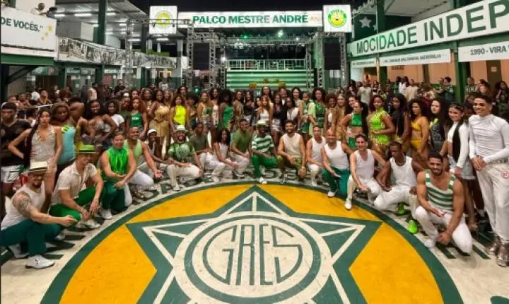 A seleção de passistas da Mocidade vira grande evento na Zona Oeste do Rio