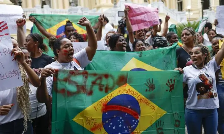 Moradores do Alemão e da Penha protestam contra mortes em operação