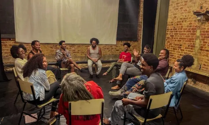 Mostra do impossível encerra ciclo da escola preta de arte no rio de janeiro