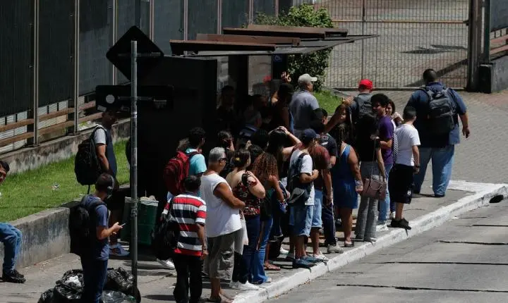 Paralisação de ônibus na zona sul de São Paulo afeta milhares de passageiros