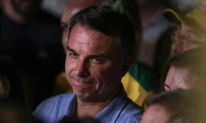 O SUS nos planos de Flávio Bolsonaro: promessas antigas e riscos orçamentários