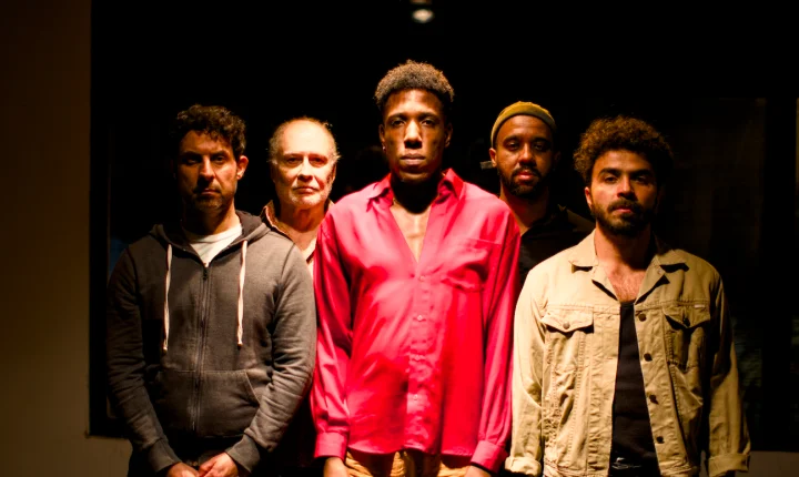 Grupo ii estreia o espetáculo ofício no teatro arthur azevedo em são paulo