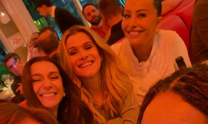 Encontro de famosas reúne Paolla Oliveira e Sabrina Sato em São Paulo