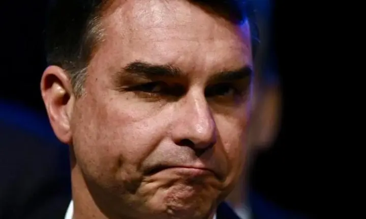 Plano de Flávio Bolsonaro prioriza informalidade e o trabalho precário