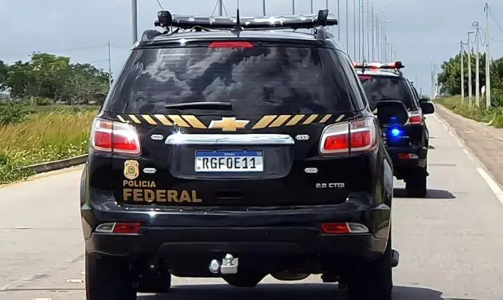 Polícia Federal intercepta grande arsenal de armas para facções criminosas no Rio