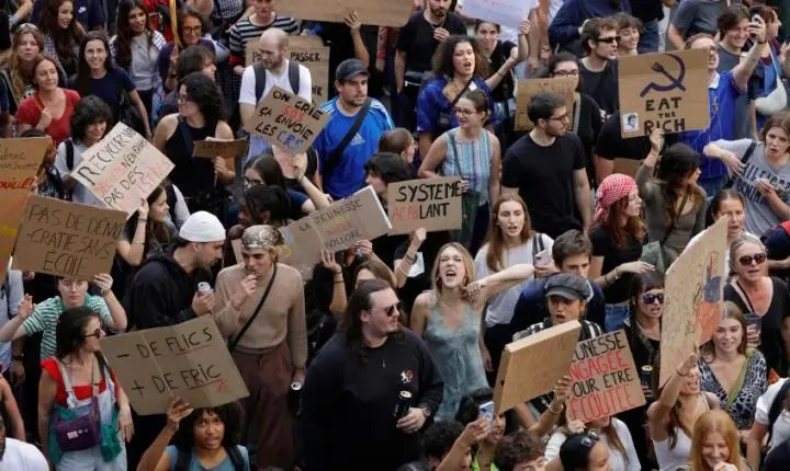 Protestos na França: por que estudantes tomam as ruas contra a crise escolar