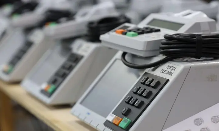 TSE estabelece comissão para fiscalizar inteligência artificial nas eleições