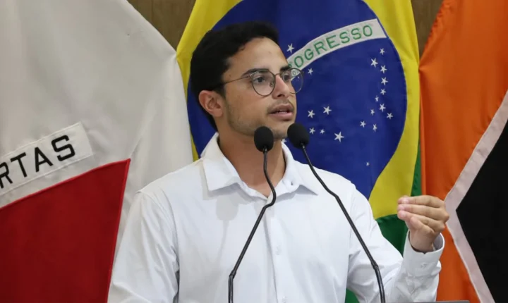 Projeto antirracista enfrenta novo adiamento na Câmara Municipal de Divinópolis
