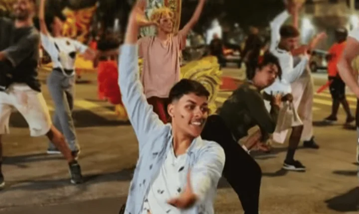 Carnaval 2027: Tom Maior empolga comunidade em ensaio de rua