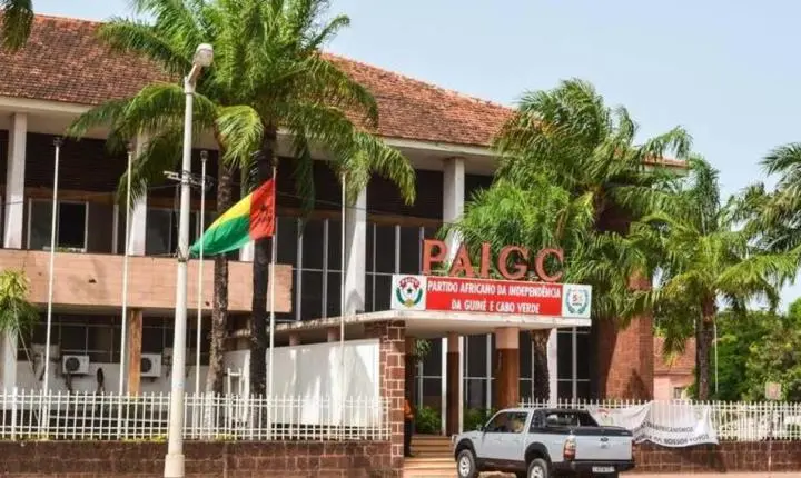 Quadros do PAIGC prometem resistência após ocupação de sede na Guiné-Bissau