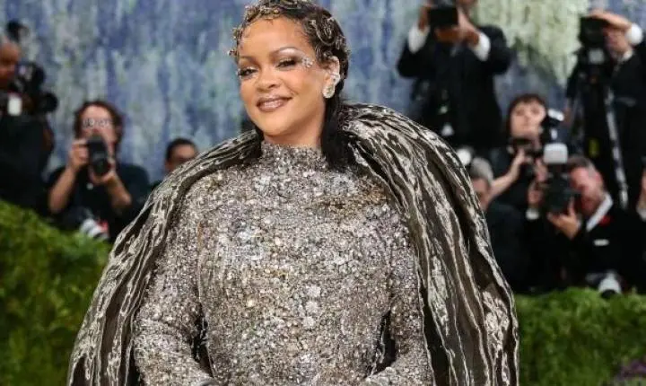 Rihanna reage com ironia após influenciadora criticar atraso em evento