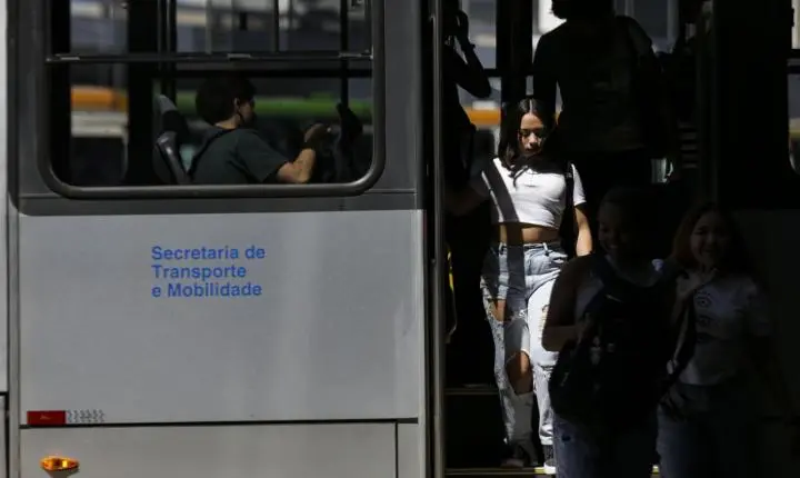 Nova lei no Rio de Janeiro visa coibir o abuso contra mulheres em transportes
