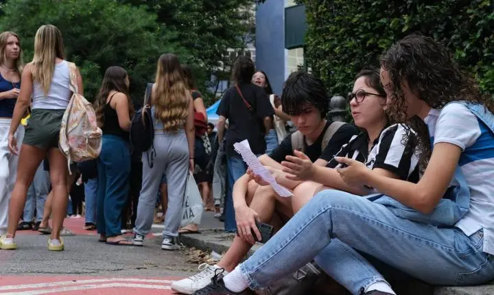 Saeb 2025: Brasil supera níveis pré-pandemia, mas matemática preocupa