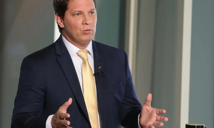 STF enfrenta dificuldades para notificar Mário Frias sobre o filme de Bolsonaro