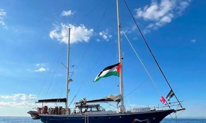 Israel detém três brasileiras de flotilha humanitária a caminho de Gaza
