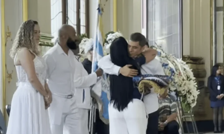 Águia de Ouro presta homenagem a Benito di Paula em velório emocionante