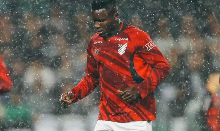 Caso de racismo no futebol atinge Viveros após publicação com a família