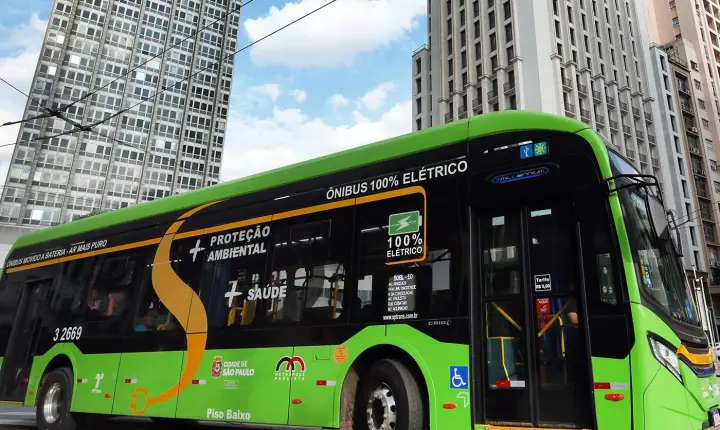 Bancada Feminista do PSOL pede CPI para investigar ônibus em SP