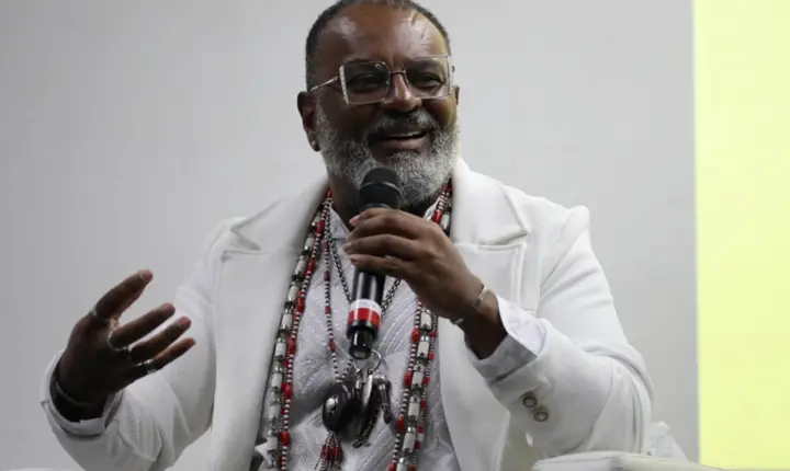Babalorixá Sidnei Nogueira denuncia ataques de racismo religioso em transmissão