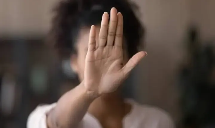 Homem é preso no DF após extorsão no DF, ameaças e injúria racial contra vítimas