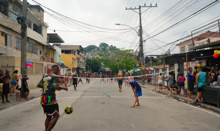 Crianças do Complexo da Penha celebram seu dia com festa na Vila Cruzeiro