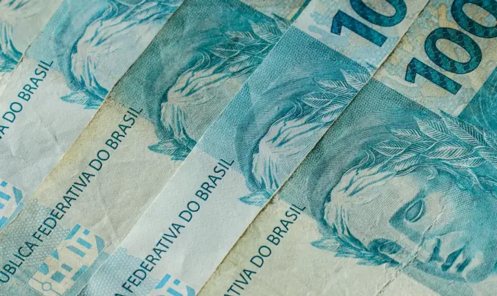 Diferença salarial entre negros e brancos cresce no Rio