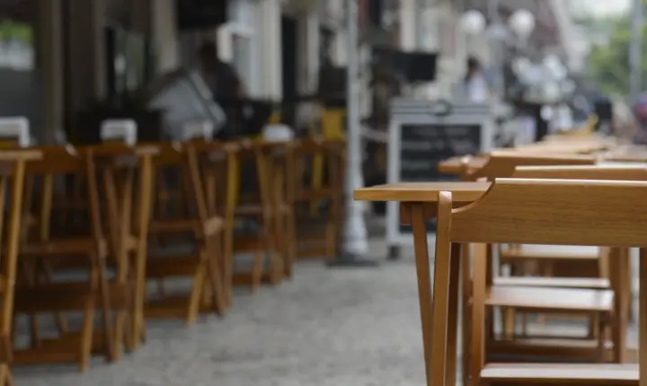 Atendente de bar em Belém denuncia demissão após 2º turno por viés político