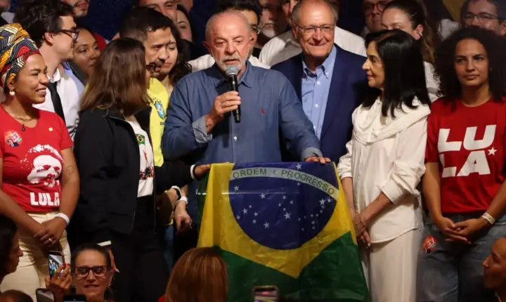 Lula vence a eleição e destaca mulheres negras no discurso de vitória