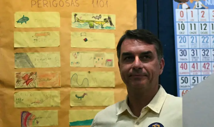 Polícia Federal apura suposta fuga de Flávio Bolsonaro após ordem do STF